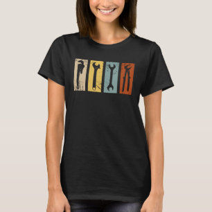 Loodgieter en plant mechanisch gereedschap retro a t-shirt