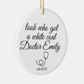 Look who got a white coat doctor, white coat gift keramisch ornament (Rechts)
