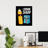 Lookin Sharp Funny Pencil Pun Dark BG Poster (Thuiskantoor)