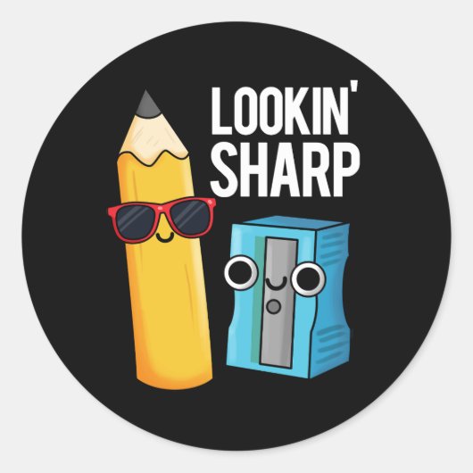 Lookin Sharp Funny Pencil Pun Dark BG Ronde Sticker (Voorkant)