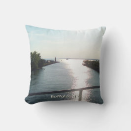 Looking Out at Lake Erie Kussen