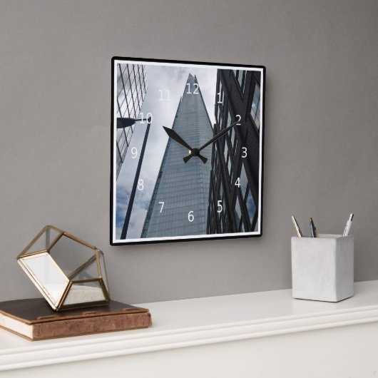 Looking up to the Shard, Tooley Street, London Vierkante Klok (Kantoor)