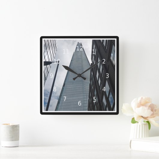 Looking up to the Shard, Tooley Street, London Vierkante Klok (Huis)
