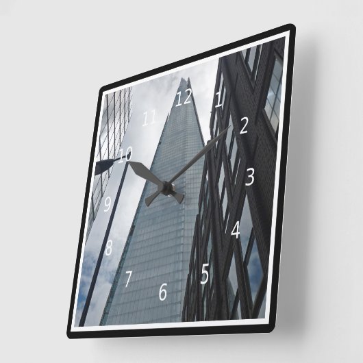 Looking up to the Shard, Tooley Street, London Vierkante Klok (Hoek)