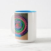 Loom Knitters Tweekleurige Koffiemok (Voorkant links)