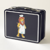 Loon met kookplaat met pet op de kaak en schort vo (Achterkant)