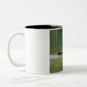 Loon met Mok van kookkoffie (Links)