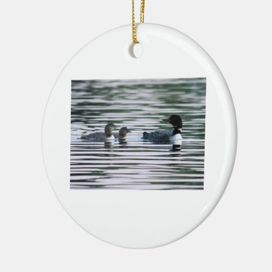 Loon moeder met kuikens keramisch ornament (Links)