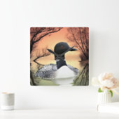 Loon op Lake Loon reflecteert oproep van de Loon Vierkante Klok (Huis)