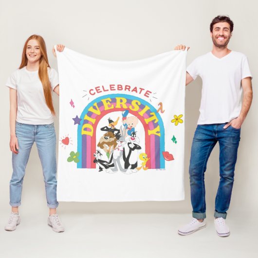 LOONEY TUNES™ - Celebrate Diversity Pride Rainbow Fleece Deken (In situ)