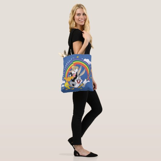 LOONEY TUNES™ - houd van uw eigen pride Badge Tote Bag (Op model)