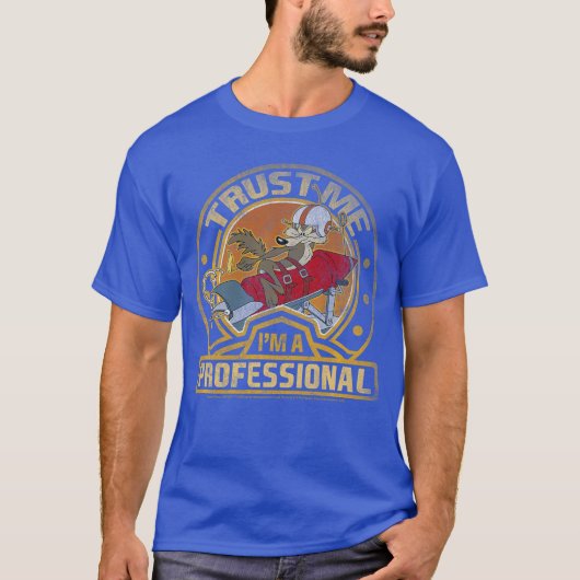 Looneyunes Wile E Coyoterust Me Im A Professional  T-shirt (Voorkant)