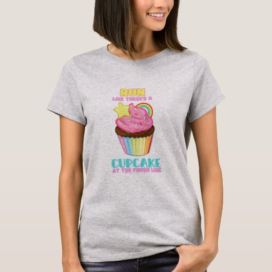 Loop alsof er een cupcake op de finish staat t-shirt (Voorkant)