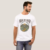 Loop Door Geloof Christelijke Bergpad Vector T-shirt (Voorkant volledig)