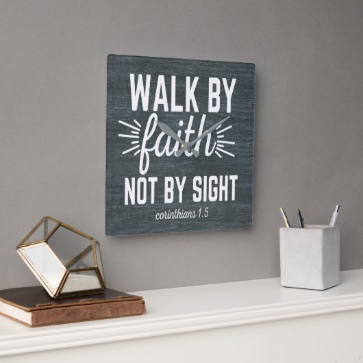 Loop door het geloof niet door een kleine wandklok (Kantoor)