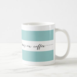 Loopt op mok met koffiegestreept water