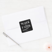 Lopen door geloof – 2 Korintiërs 5:7 Vierkante Sticker (Envelop)