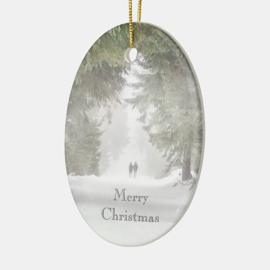 Lopen in de sneeuw keramisch ornament (Links)