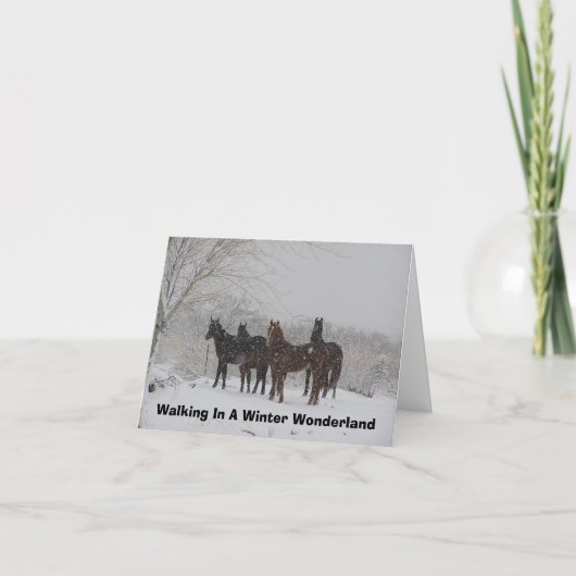 Lopen in een winterland feestdagen kaart (Voorkant)