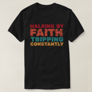 Lopen in geloof, constant struikelen t-shirt