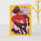 Lopen met mijn hond is een leuke, gelukkige verjaa kaart (Gele Bloem)