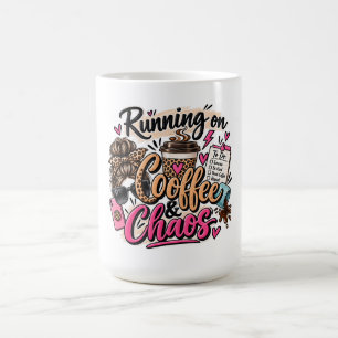 Lopen op koffie en chaotische luipaard rommelige k koffiemok