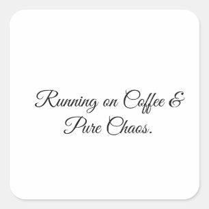 Lopen op koffie en pure chaos. vierkante sticker