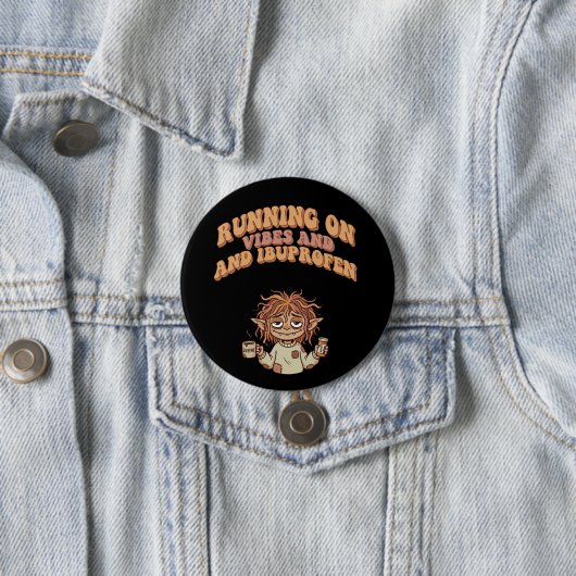 Lopen op Vibes & Ibuprofen – Gremlin Ronde Button 7,6 Cm (In situ)