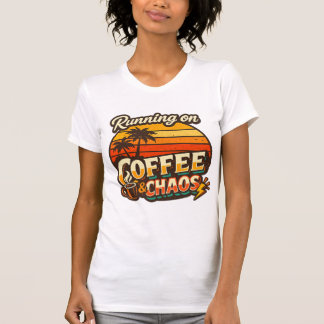 Lopend op Koffie & Chaos Grappige Quote T-Shirt