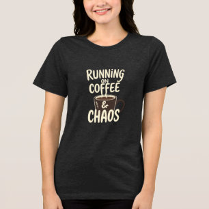 Lopend op Koffie en Chaos Grappige Lifestyle Kunst Tri-Blend Shirt
