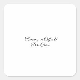 Lopend op koffie en pure chaos. vierkante sticker