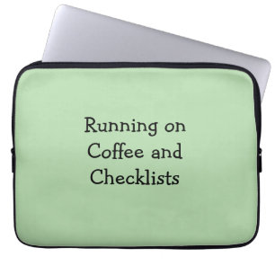 Lopend op Koffie en Takenlijsten Laptop Sleeve