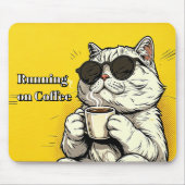 Lopend op koffie Kat Aangepaste tekst Grappig kant Muismat (Voorkant)
