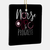 Lopende verpleegster keramisch ornament (Rechts)