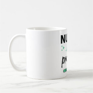 Lopende verpleegster koffiemok