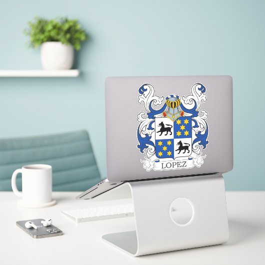 Lopez Family Crest Sticker (Laptop op bureau)