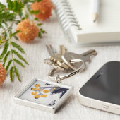 Loquats en een sprinkhaan sleutelhanger (Zijkant)