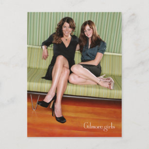 Lorelai en Rory die op het couchportret zitten Briefkaart