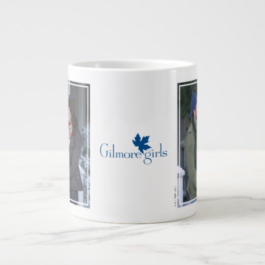 Lorelai & Luke Holding Hands in de sneeuw Grote Koffiekop (Voorkant)