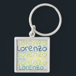 Lorenzo Sleutelhanger<br><div class="desc">Lorenzo. Show en draag deze populaire, mooie mannelijke voornaam die is ontworpen als kleurrijke tekstwolk gemaakt van horizontale en verticale krommende typografie van handletters in verschillende maten en schattige verse kleuren. Draag je positieve amerikaanse naam of show de wereld waar je van houdt of waar je van houdt. Merk met...</div>