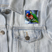 Loriket rood blauw groen vogel leven in kleur vierkante button 5,1 cm (In situ)