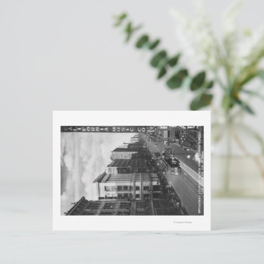 Los Angeles, CA-Uitzicht van Broadway die naar het Briefkaart (Staand voorkant)