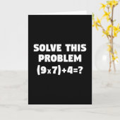 Los dit probleem op (9x7)+4=67 Grappige elementair Kaart (Gele Bloem)