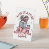 Lost In a Book....  Reclamebord Met Voetstuk (Insitu)