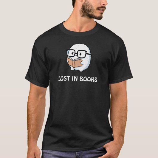 Lost in Books – Cute Fluffy Character T-shirt (Voorkant)