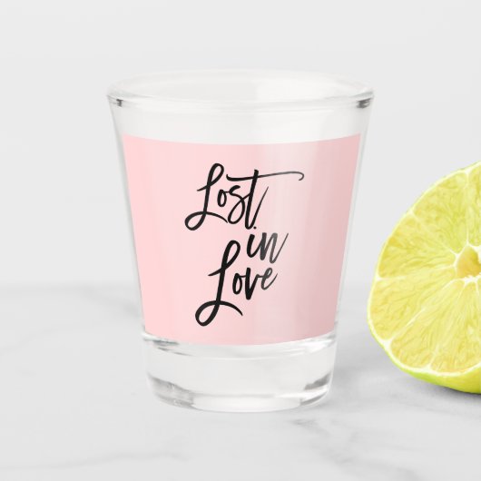 Lost in Love Black Pink Brushstroke Quote Gezegde Shot Glas (Voorkant)