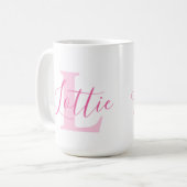 Lottie naam betekenis en roze monogram tekst koffiemok (Voorkant links)