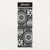 Lotus Bloemen en Mandala's in zwart en wit Yogamat (Voorkant)