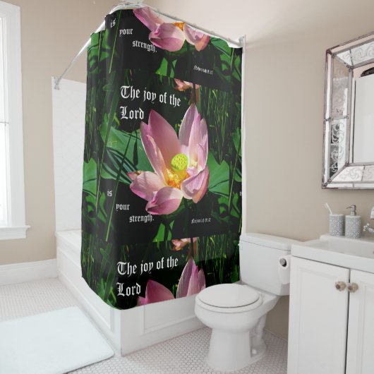 Lotus Blossom Nehemiah 8:10 Douchegordijn (In situ)