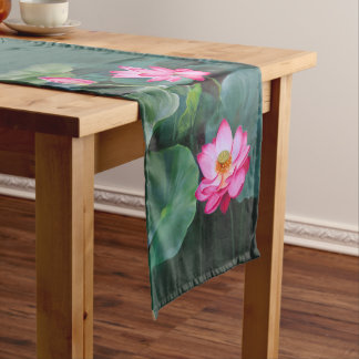 Lotus Blossom - Roze Waterlelies op Groen Medium Tafelloper